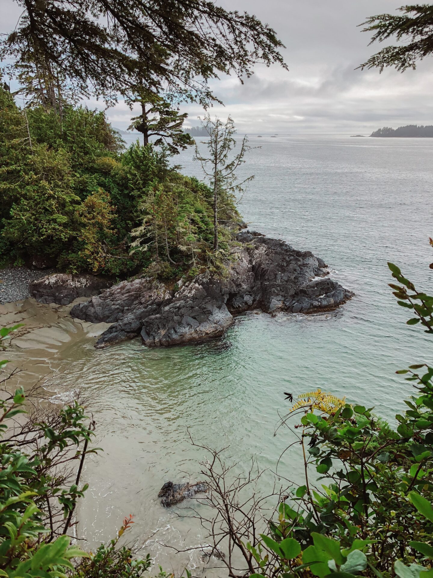 The calm waters of Tonquin Beach